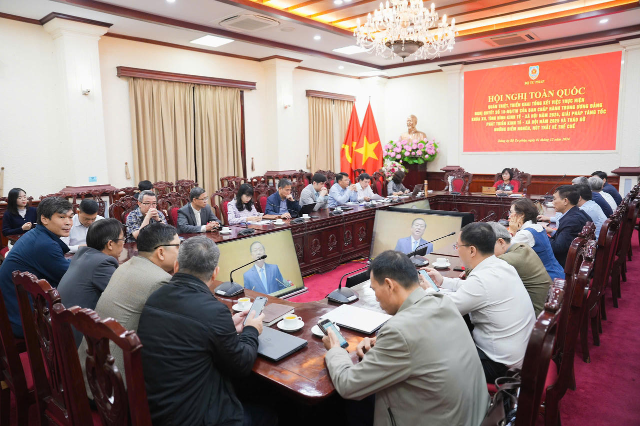 Hội nghị quán triệt các nội dung quan trọng về tinh gọn bộ máy, tháo gỡ điểm nghẽn thể chế