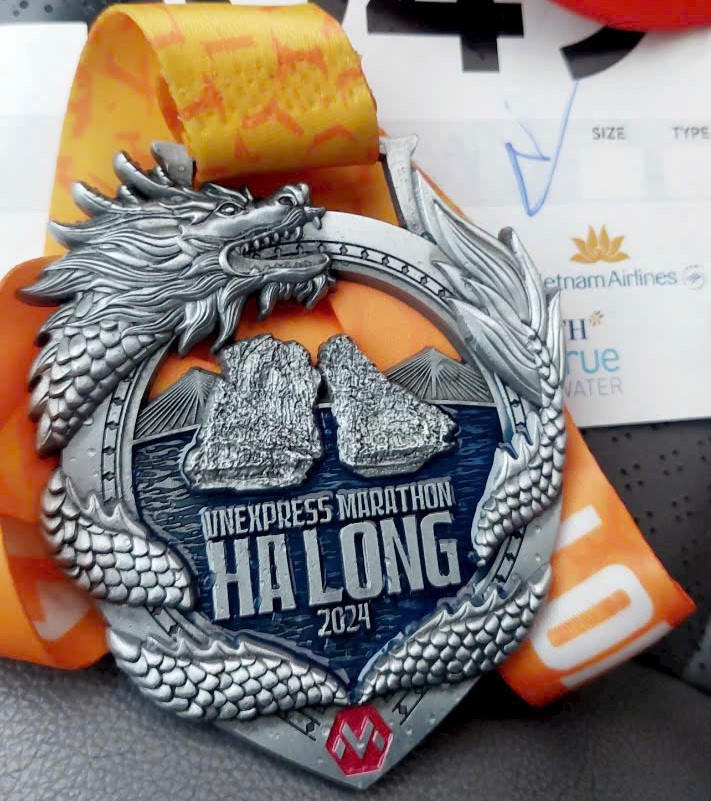 9.000 Runner chinh phục đường chạy bên bờ di sản vịnh Hạ Long