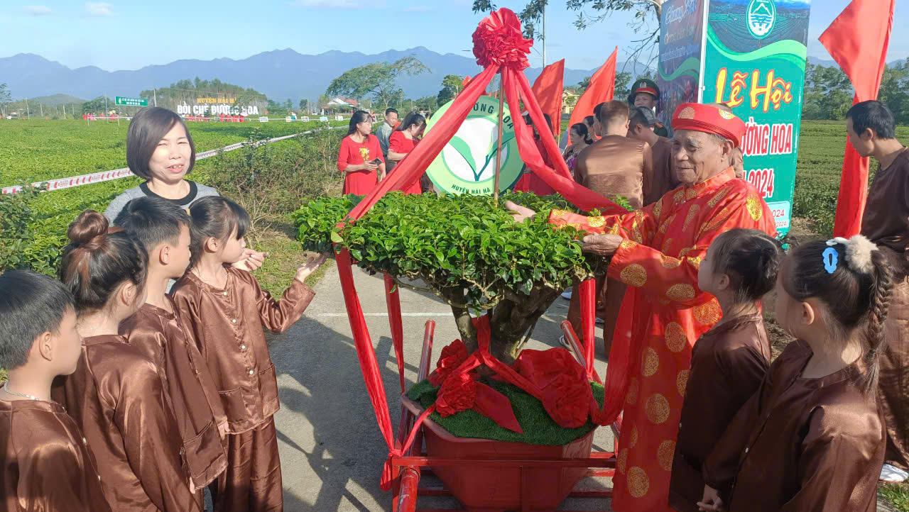 Khai mạc Lễ hội Trà Đường Hoa tại huyện Hải Hà, Quảng Ninh