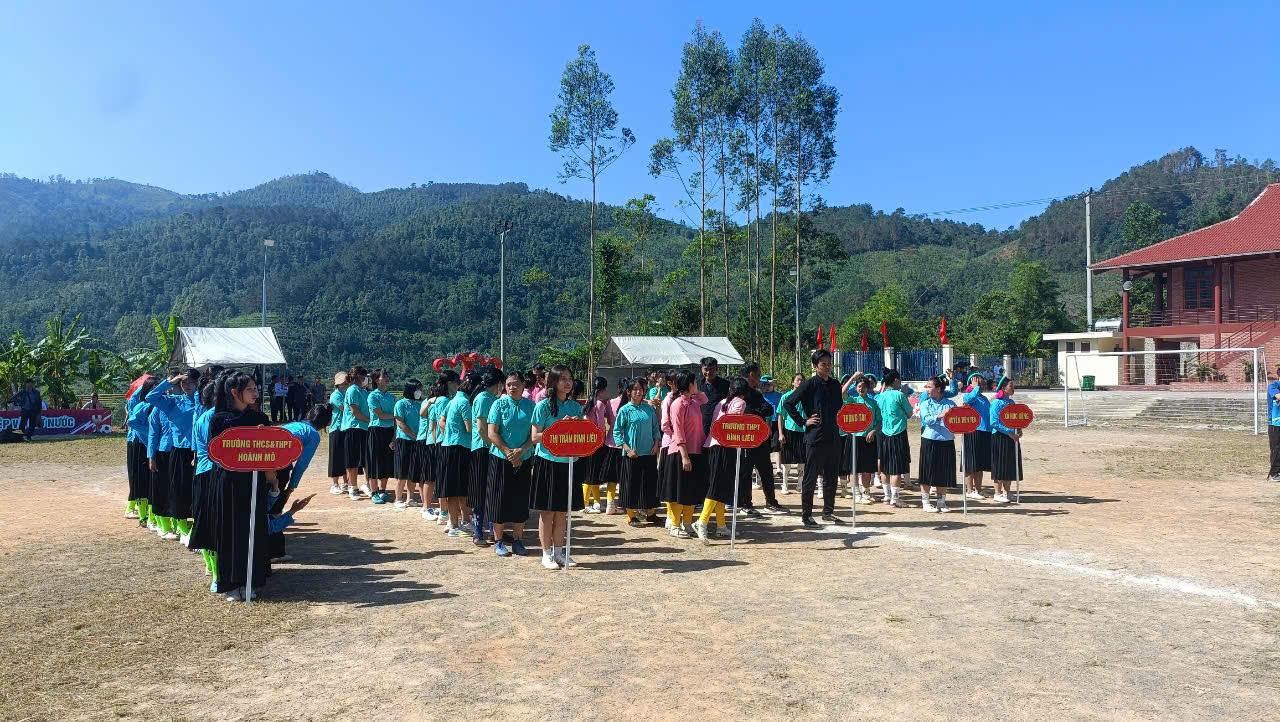 Đội Trường THPT Bình Liêu vô địch Giải bóng đá nữ các DTTS Quảng Ninh