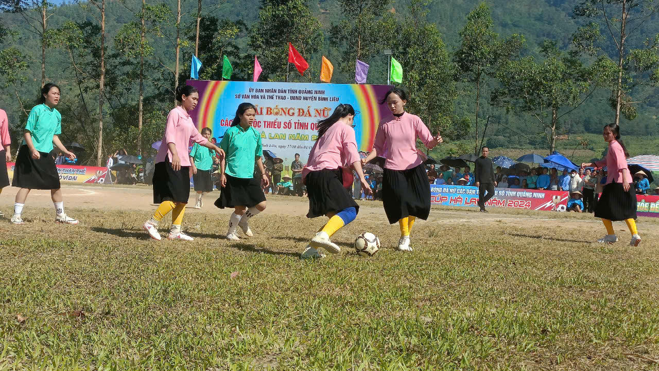 Đội Trường THPT Bình Liêu vô địch Giải bóng đá nữ các DTTS Quảng Ninh