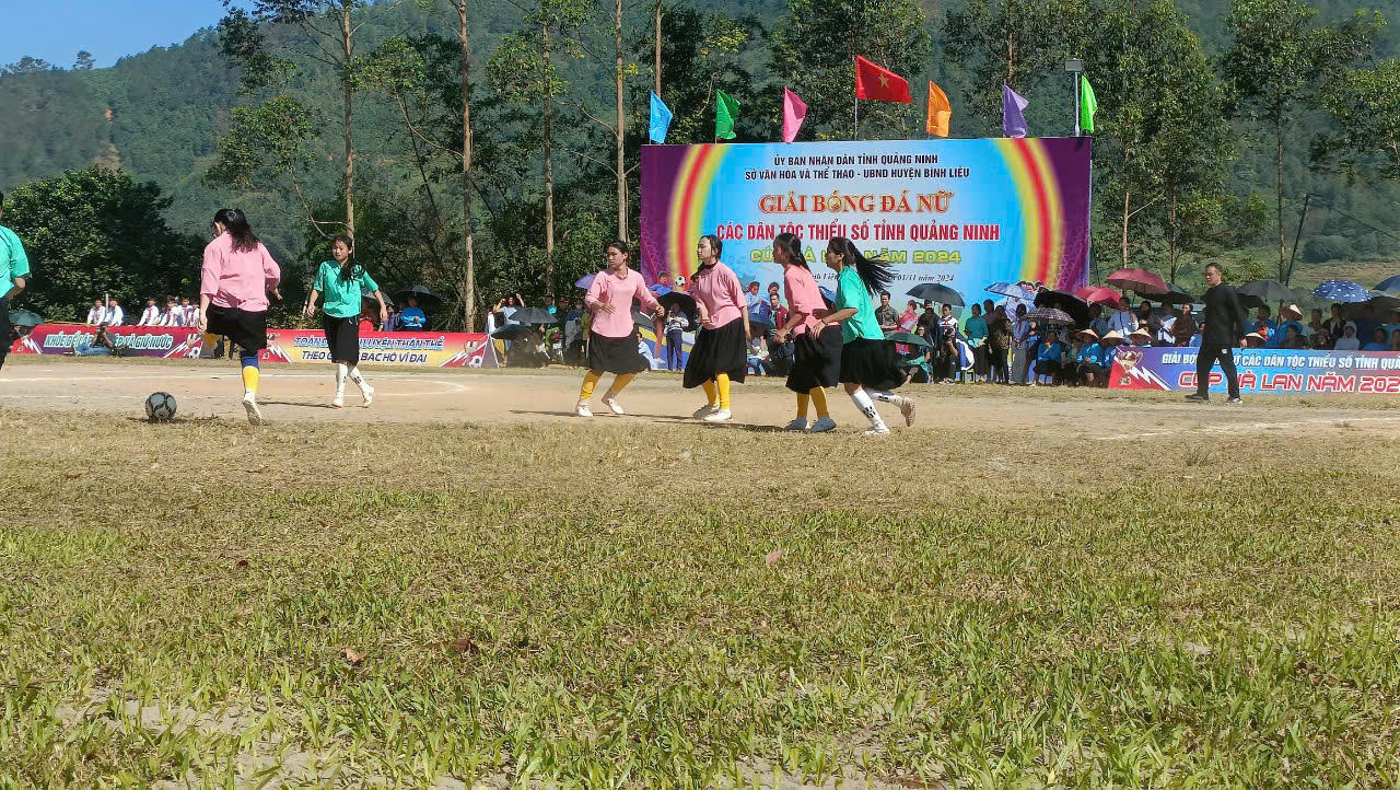 Đội Trường THPT Bình Liêu vô địch Giải bóng đá nữ các DTTS Quảng Ninh