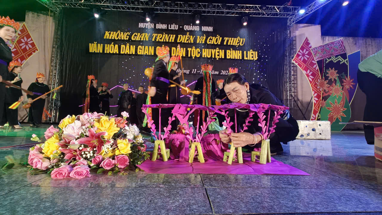 Trình diễn văn hóa các dân tộc huyện Bình Liêu, Quảng Ninh 