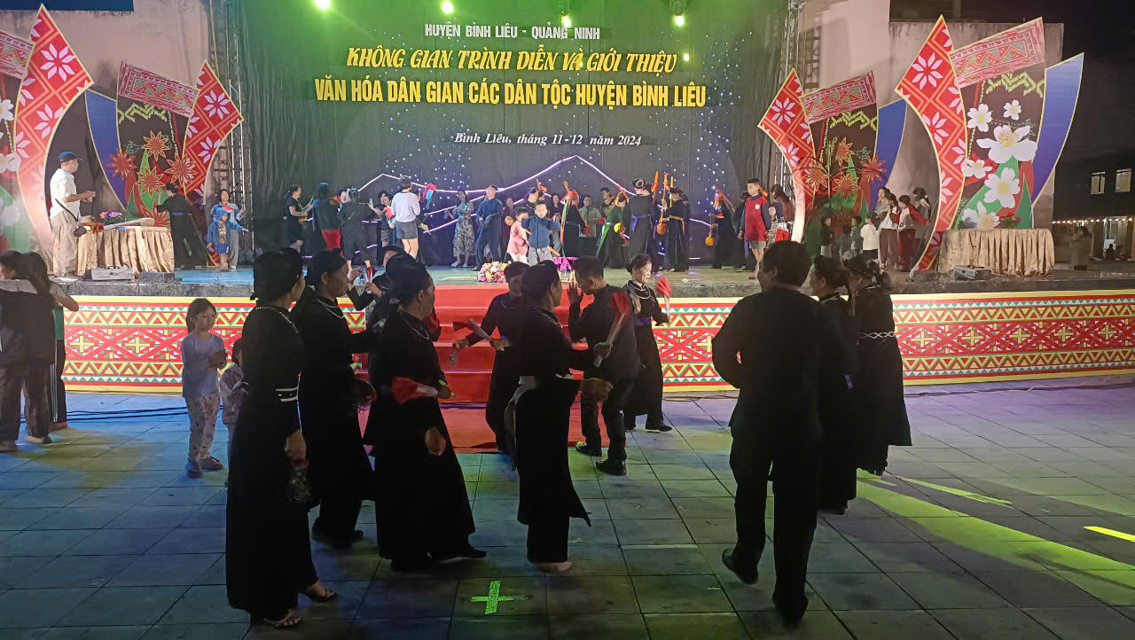 Trình diễn văn hóa các dân tộc huyện Bình Liêu, Quảng Ninh 