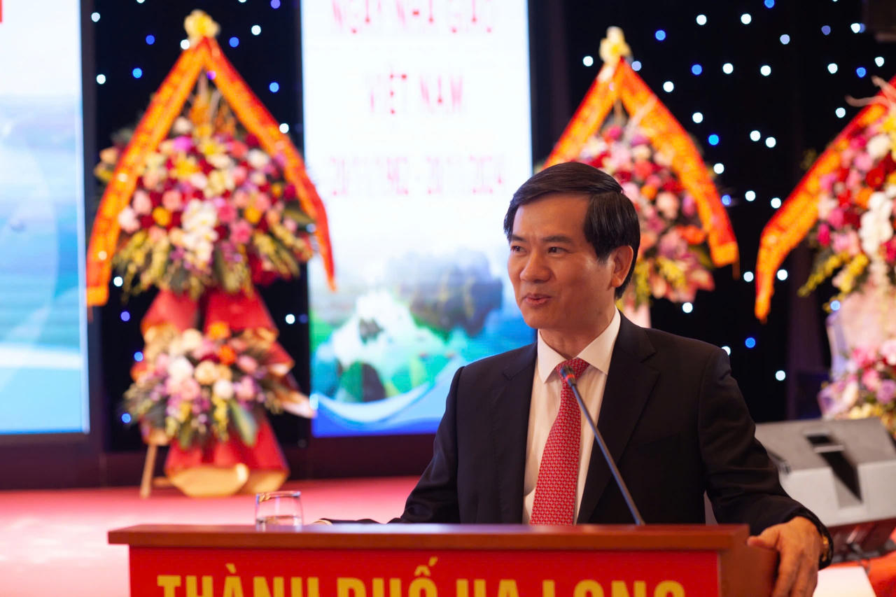 Hội thảo khoa học về phát triển giáo dục Hạ Long trong Kỷ nguyên mới 