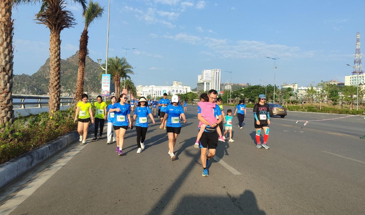Hơn 13.500 VĐV tranh Giải Halong Bay Heritage Marathon 2024 tại Quảng Ninh