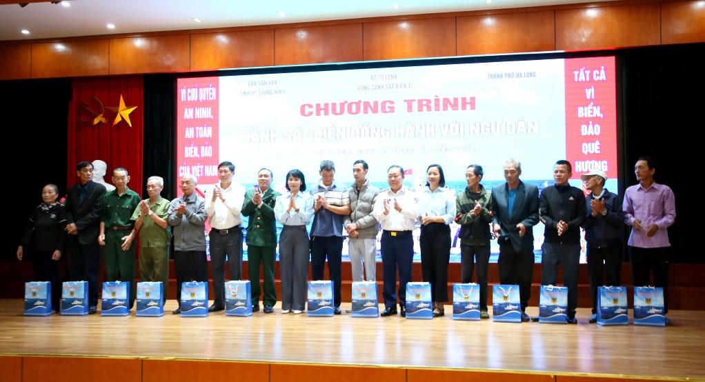 Bộ Tư lệnh Vùng Cảnh sát biển 1 tuyên truyền giới thiệu về biển, đảo Việt Nam tại Quảng Ninh