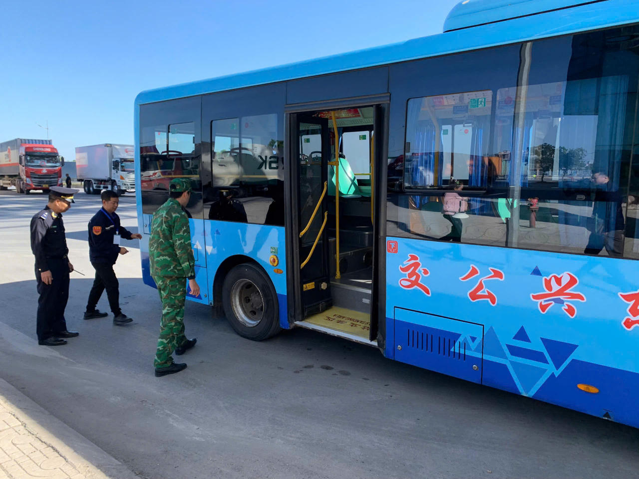 Khôi phục tuyến vận tải hành khách khu vực biên giới Trung Quốc - Việt Nam