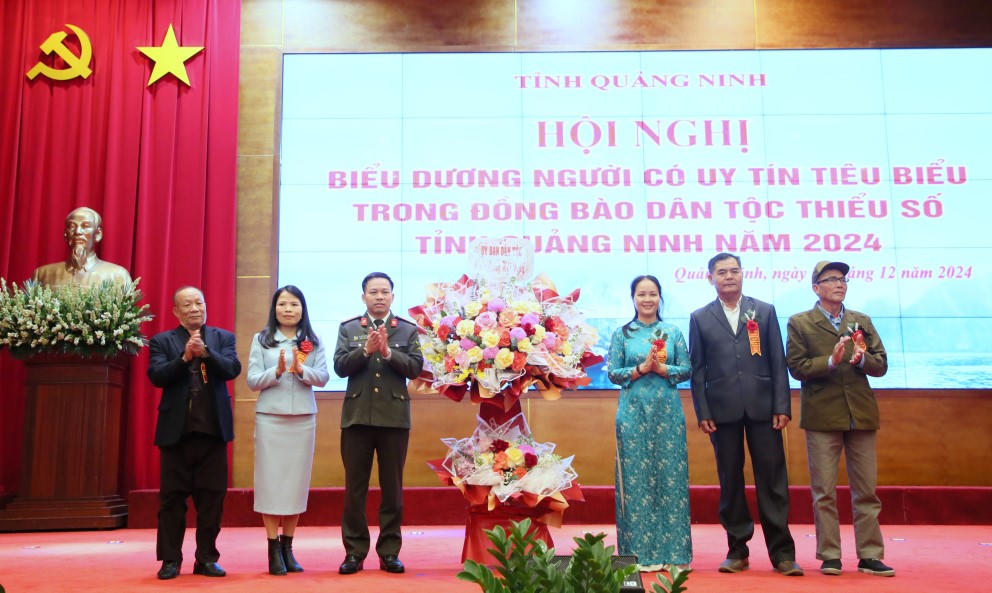 Biểu dương người có uy tín trong đồng bào dân tộc thiểu số ở Quảng Ninh