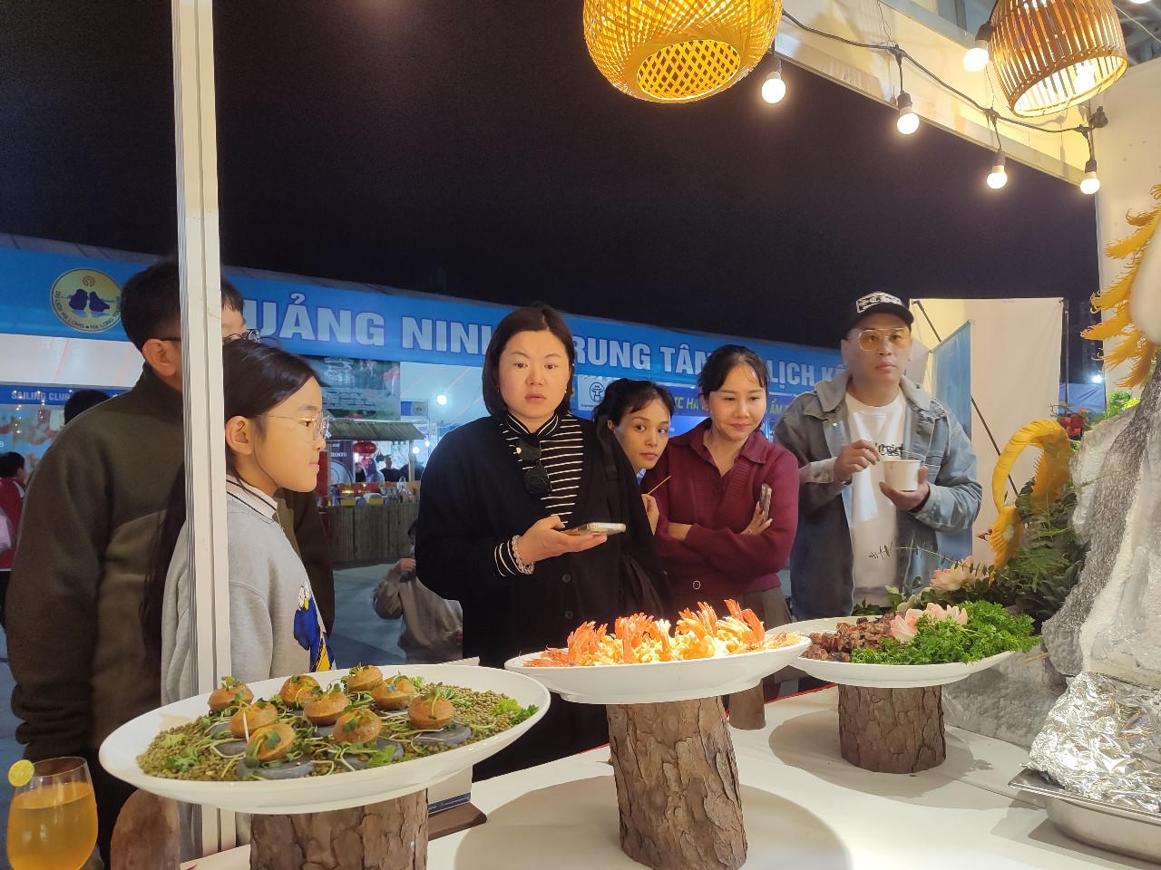 100.000 du khách đến với Liên hoan ẩm thực Quảng Ninh