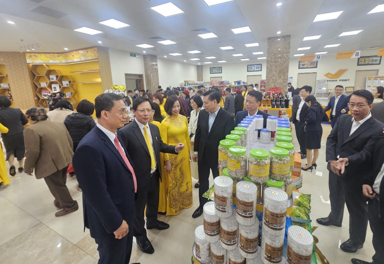 Bưu điện Quảng Ninh khai trương website mua sắm