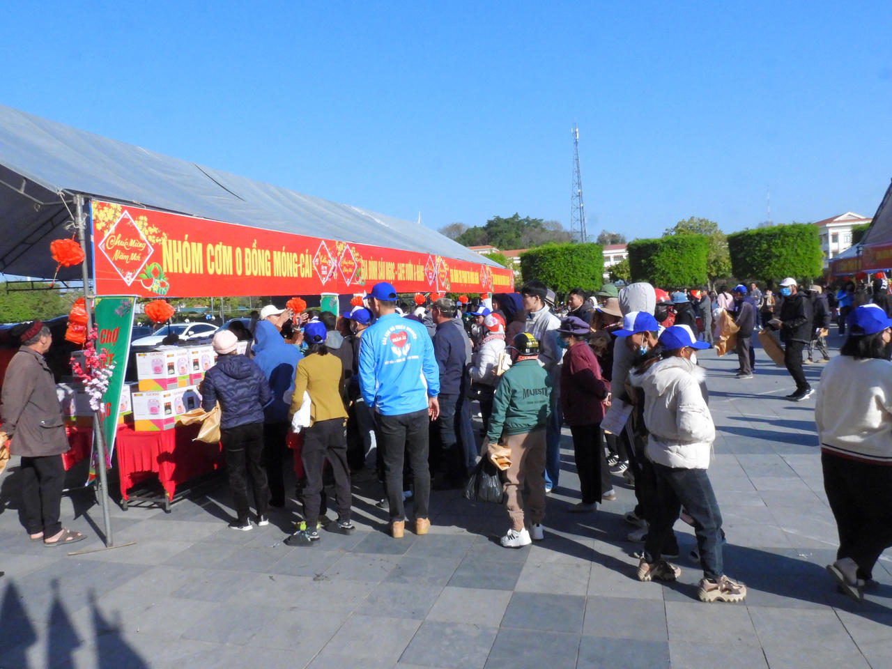 'Chợ Tết Nhân ái' nơi tiền tiêu Tổ quốc