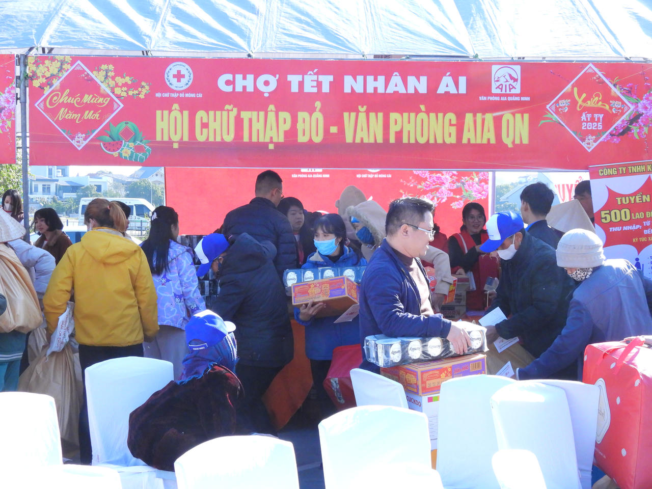 'Chợ Tết Nhân ái' nơi tiền tiêu Tổ quốc