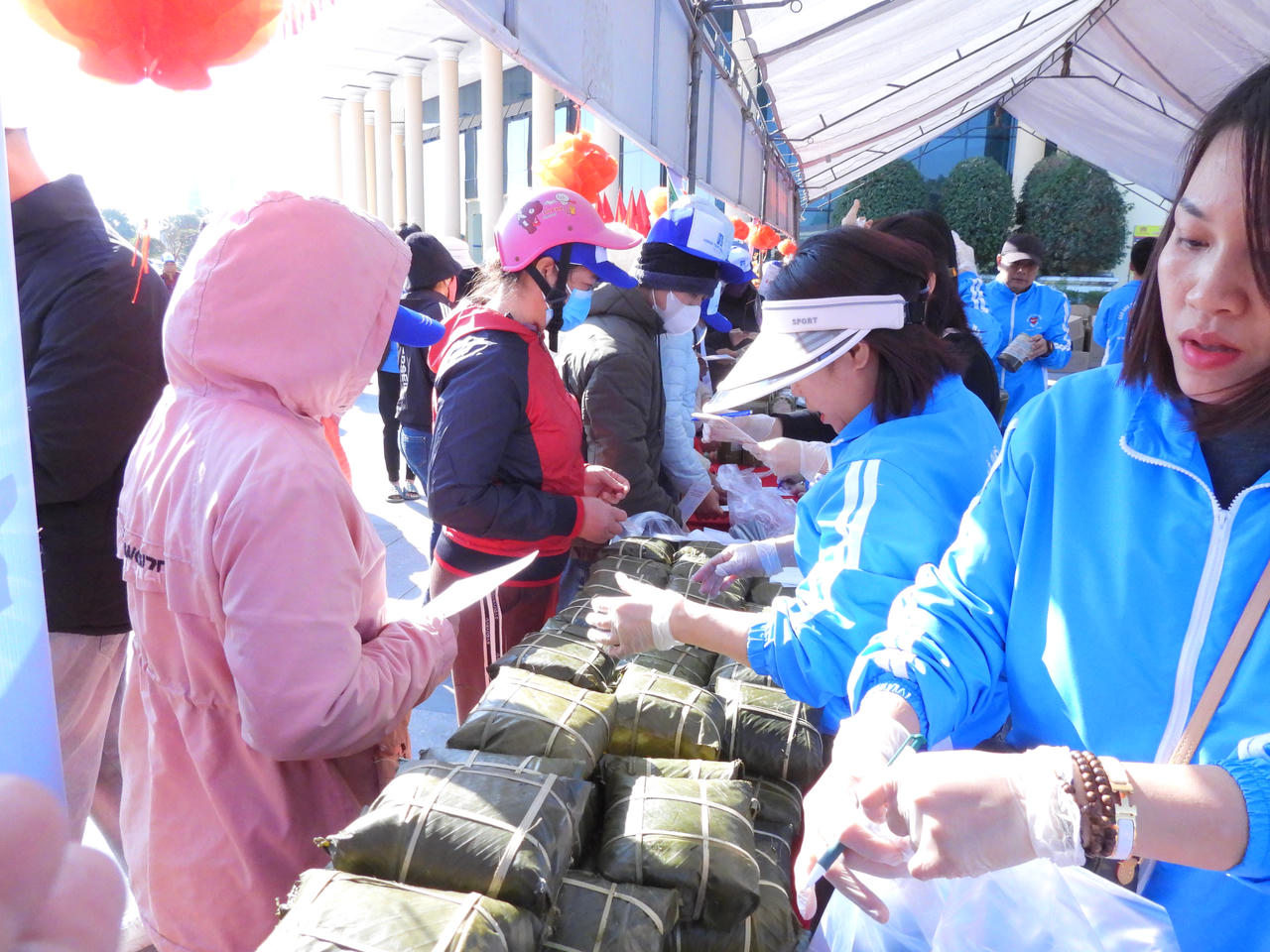 'Chợ Tết Nhân ái' nơi tiền tiêu Tổ quốc