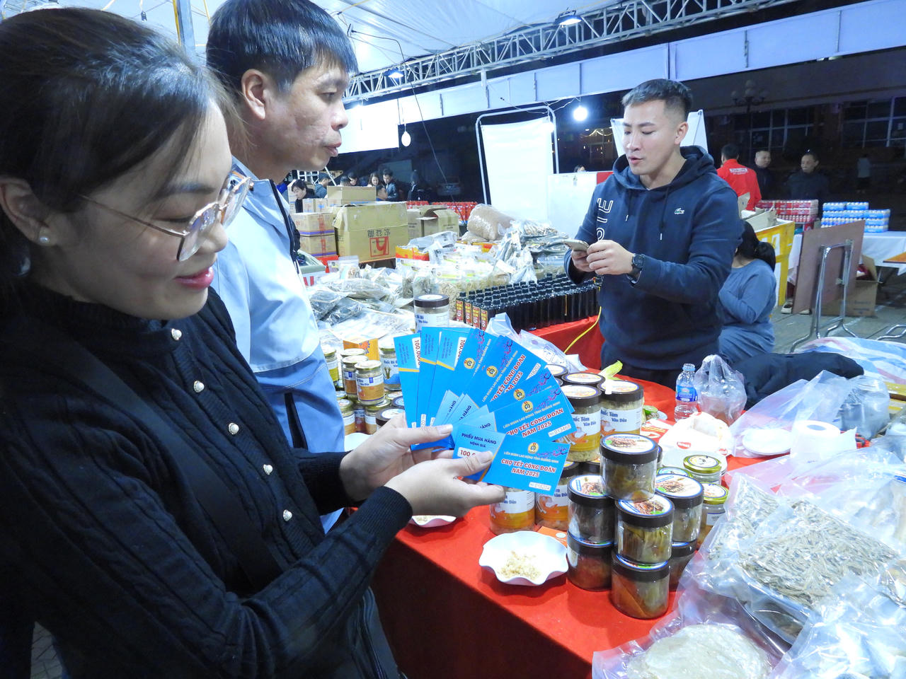 Sôi nổi nhiều hoạt động Chợ Tết Công Đoàn tại Quảng Ninh