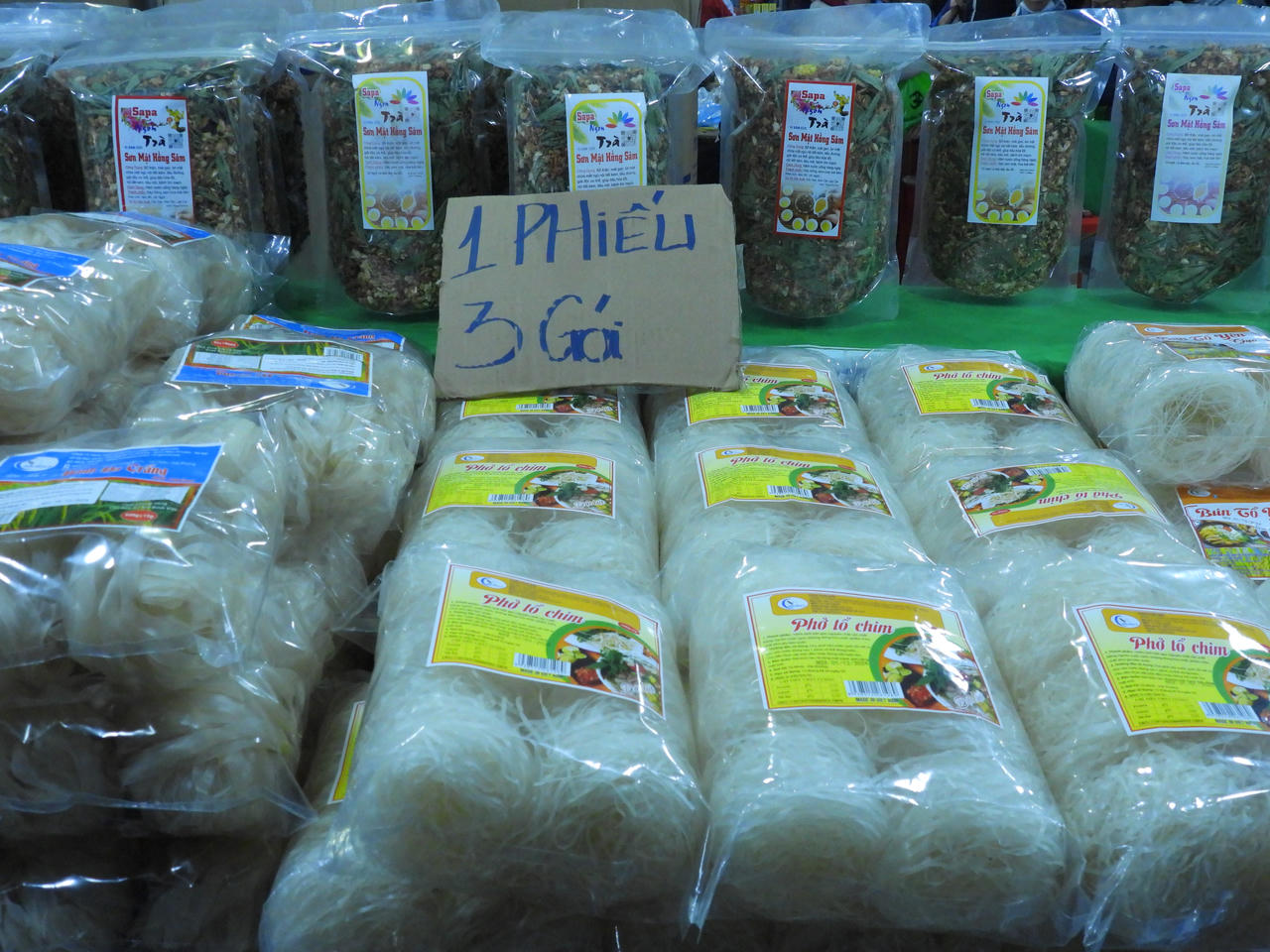 Sôi nổi nhiều hoạt động Chợ Tết Công Đoàn tại Quảng Ninh