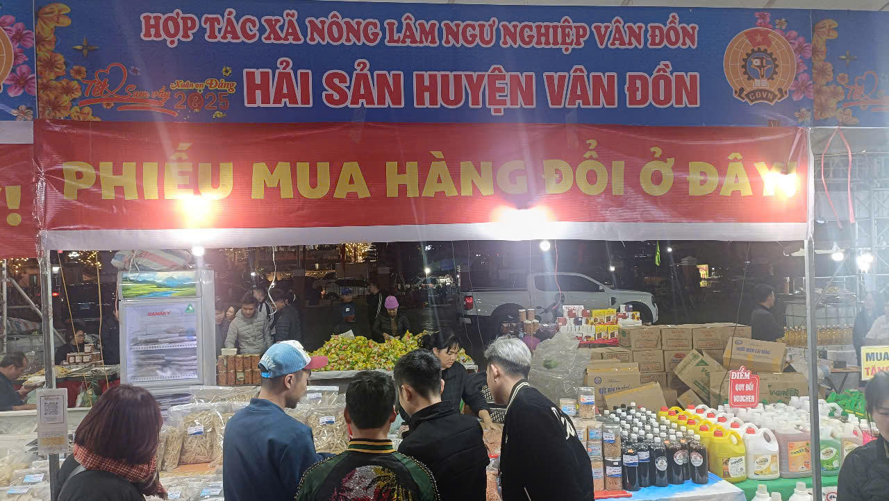 Sôi nổi nhiều hoạt động Chợ Tết Công Đoàn tại Quảng Ninh