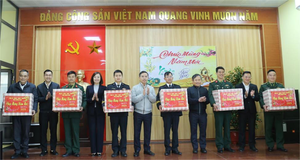 Bí thư Tỉnh ủy Quảng Ninh chúc Tết quân, dân huyện Cô Tô