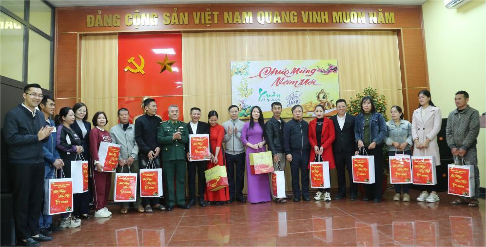 Bí thư Tỉnh ủy Quảng Ninh chúc Tết quân, dân huyện Cô Tô