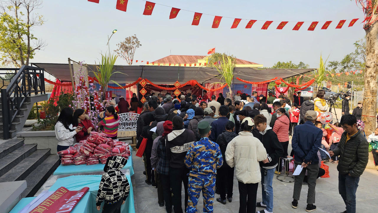 Quảng Ninh: Sôi nổi nhiều hoạt động tại chợ ‘Tết Nhân ái’