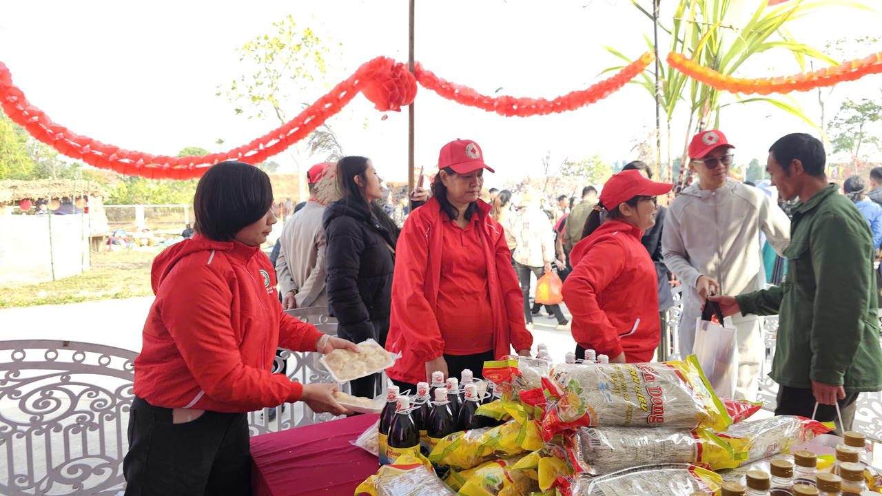 Quảng Ninh: Sôi nổi nhiều hoạt động tại chợ ‘Tết Nhân ái’