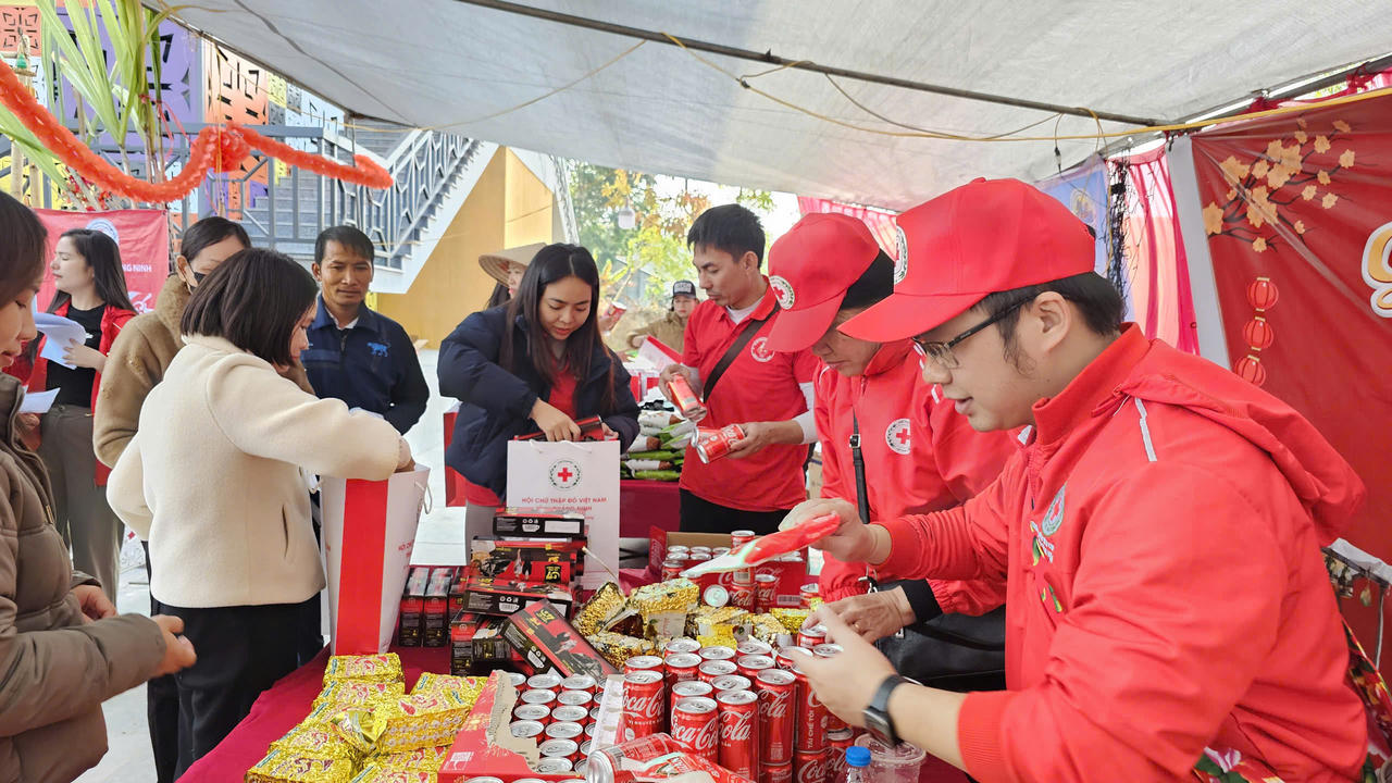 Quảng Ninh: Sôi nổi nhiều hoạt động tại chợ ‘Tết Nhân ái’