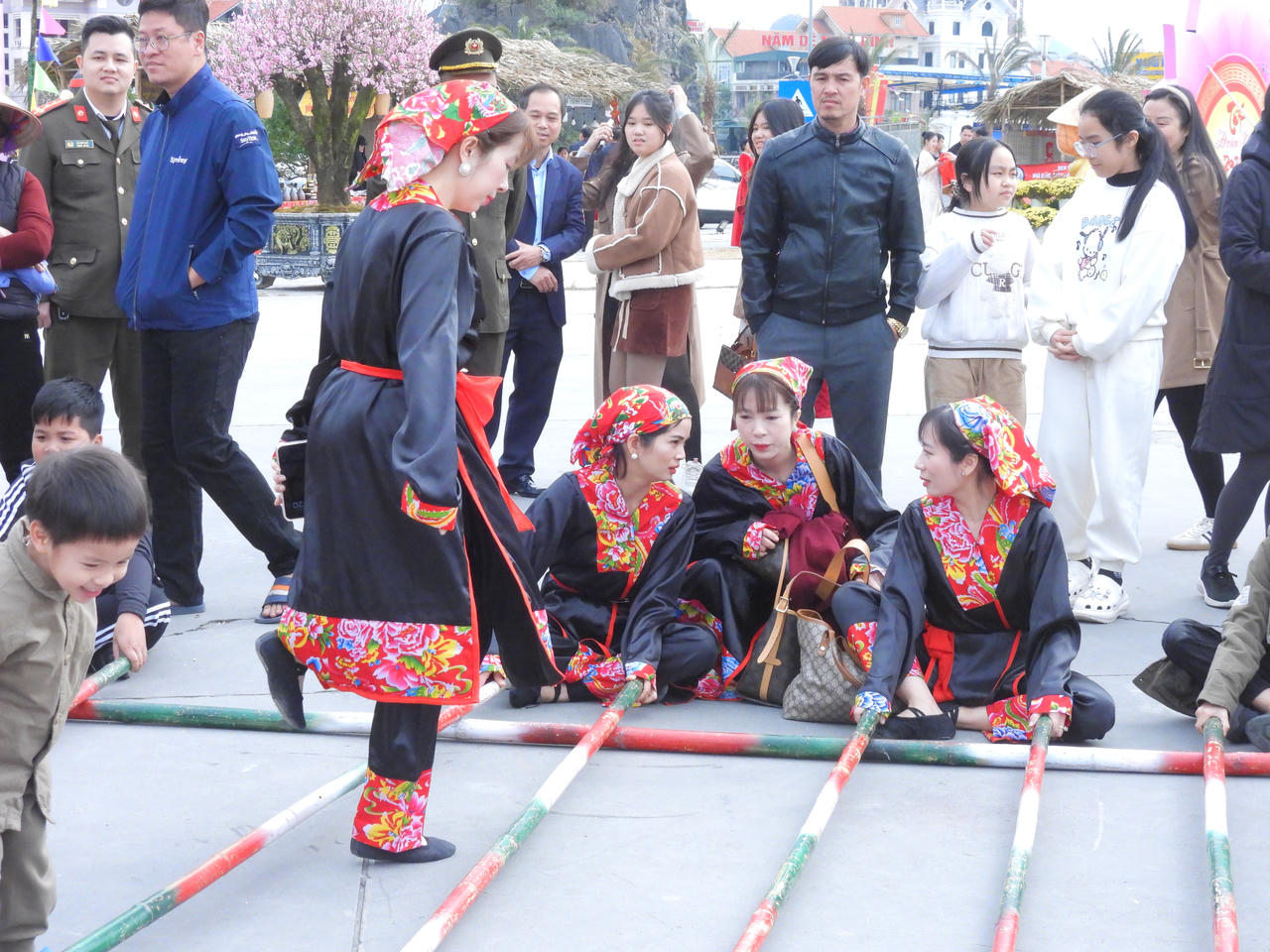 Rực rỡ sắc màu ngày hội văn hóa Tết các dân tộc tại Quảng Ninh