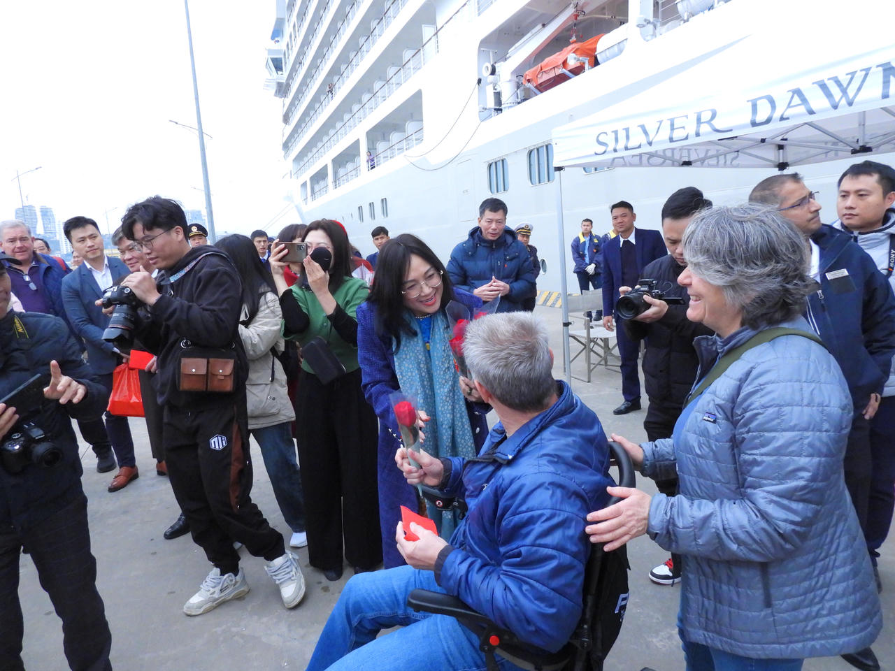 Quảng Ninh: Rộn ràng đón du khách “xông đất” ngày đầu năm mới