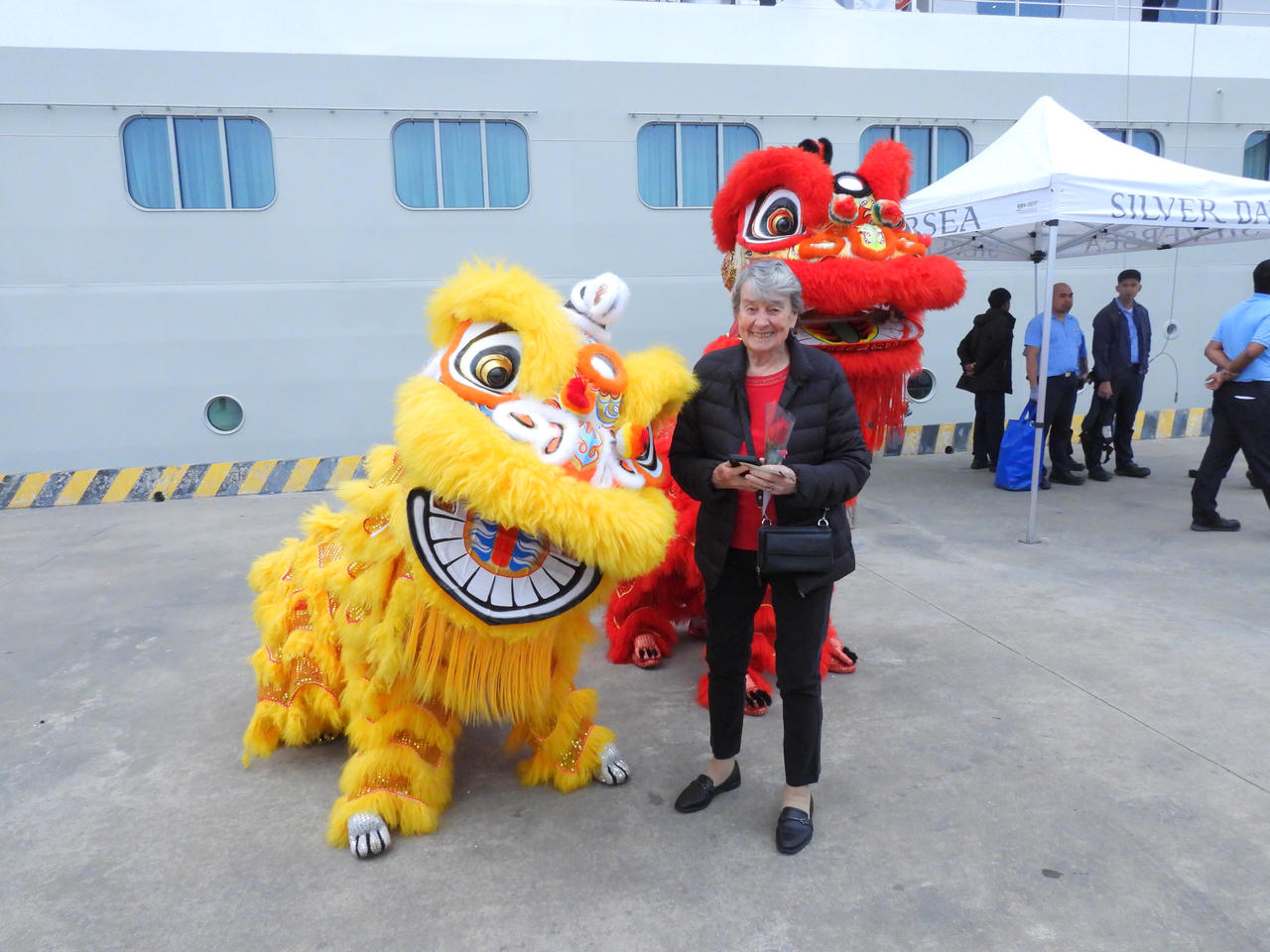 Quảng Ninh: Rộn ràng đón du khách “xông đất” ngày đầu năm mới