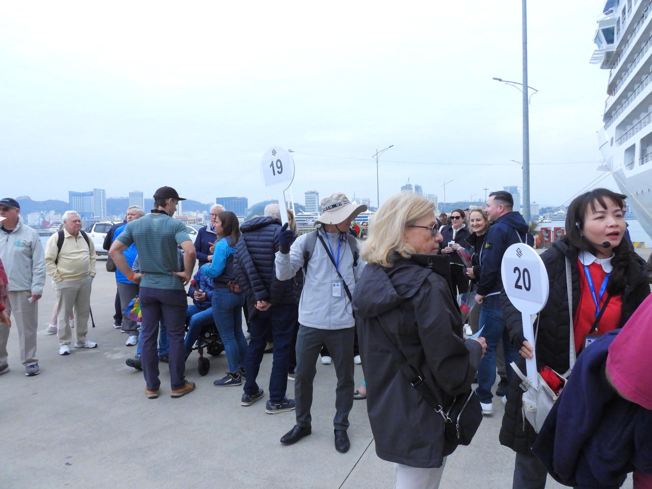 Quảng Ninh: Rộn ràng đón du khách “xông đất” ngày đầu năm mới