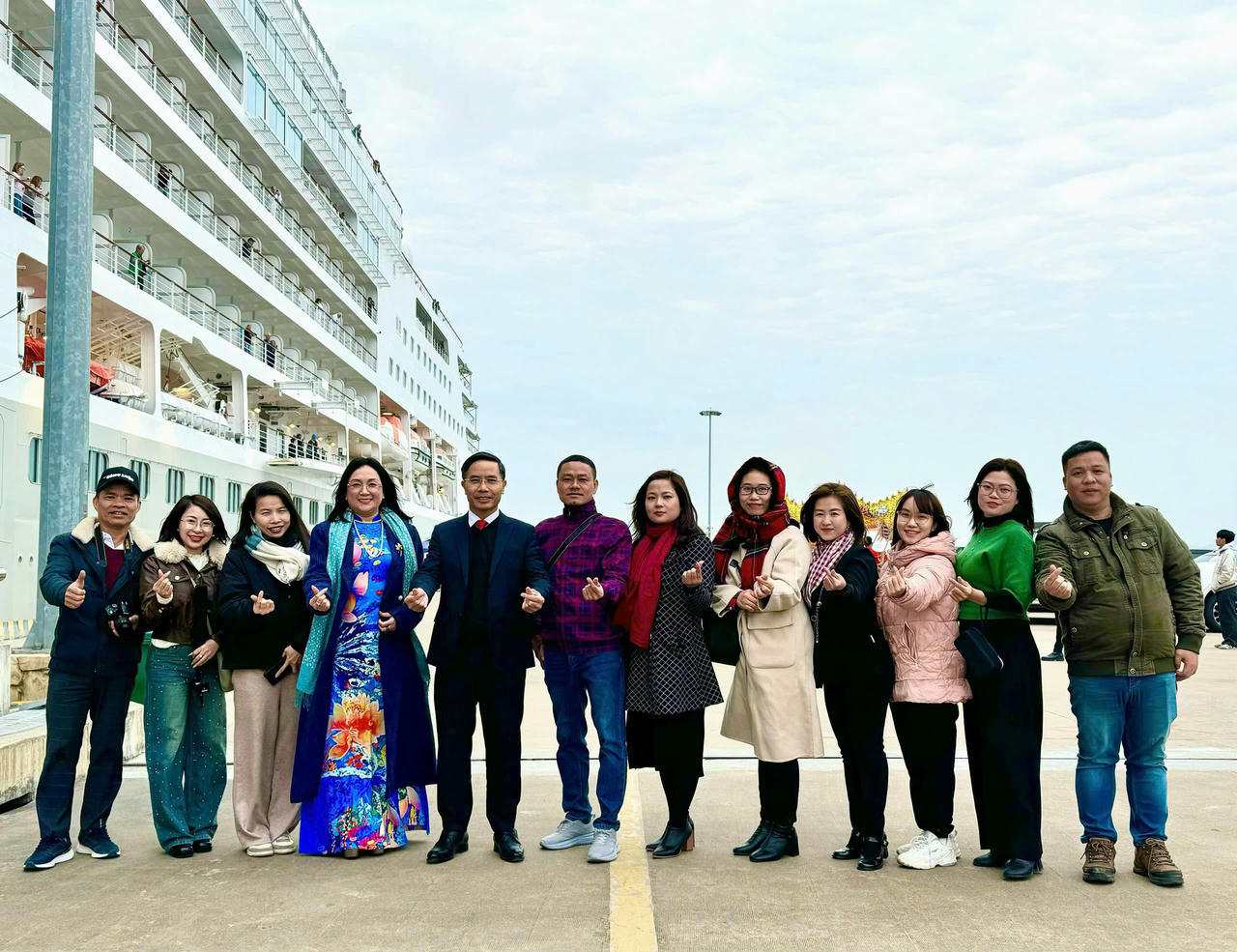 Quảng Ninh: Rộn ràng đón du khách “xông đất” ngày đầu năm mới