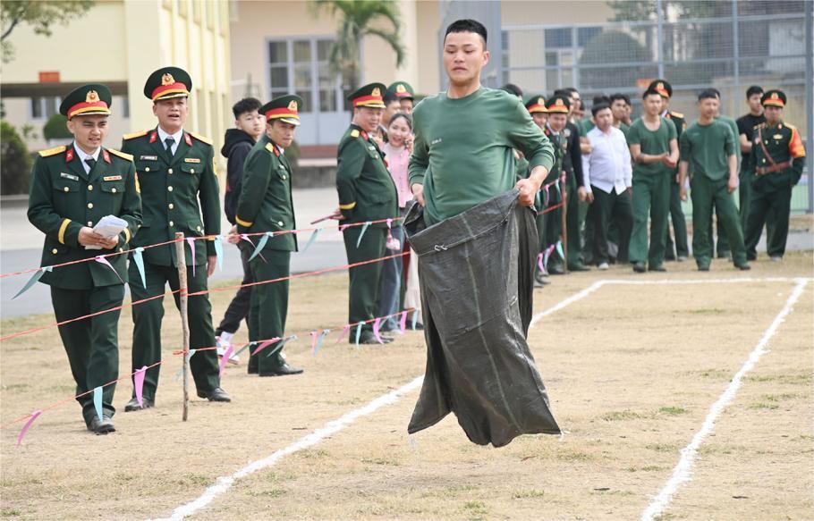 Sôi nổi hoạt động mừng Xuân Ất Tỵ của bộ đội ở Quảng Ninh