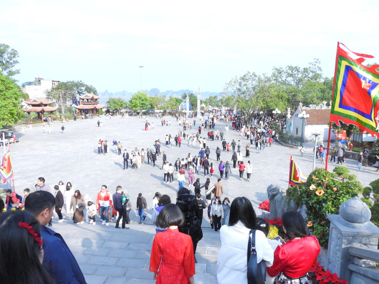 Nô nức đi lễ đền, chùa đầu năm ở Quảng Ninh