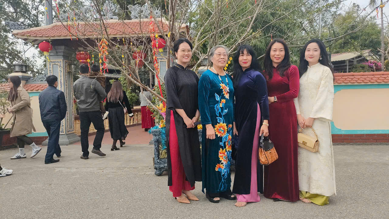 Nô nức đi lễ đền, chùa đầu năm ở Quảng Ninh