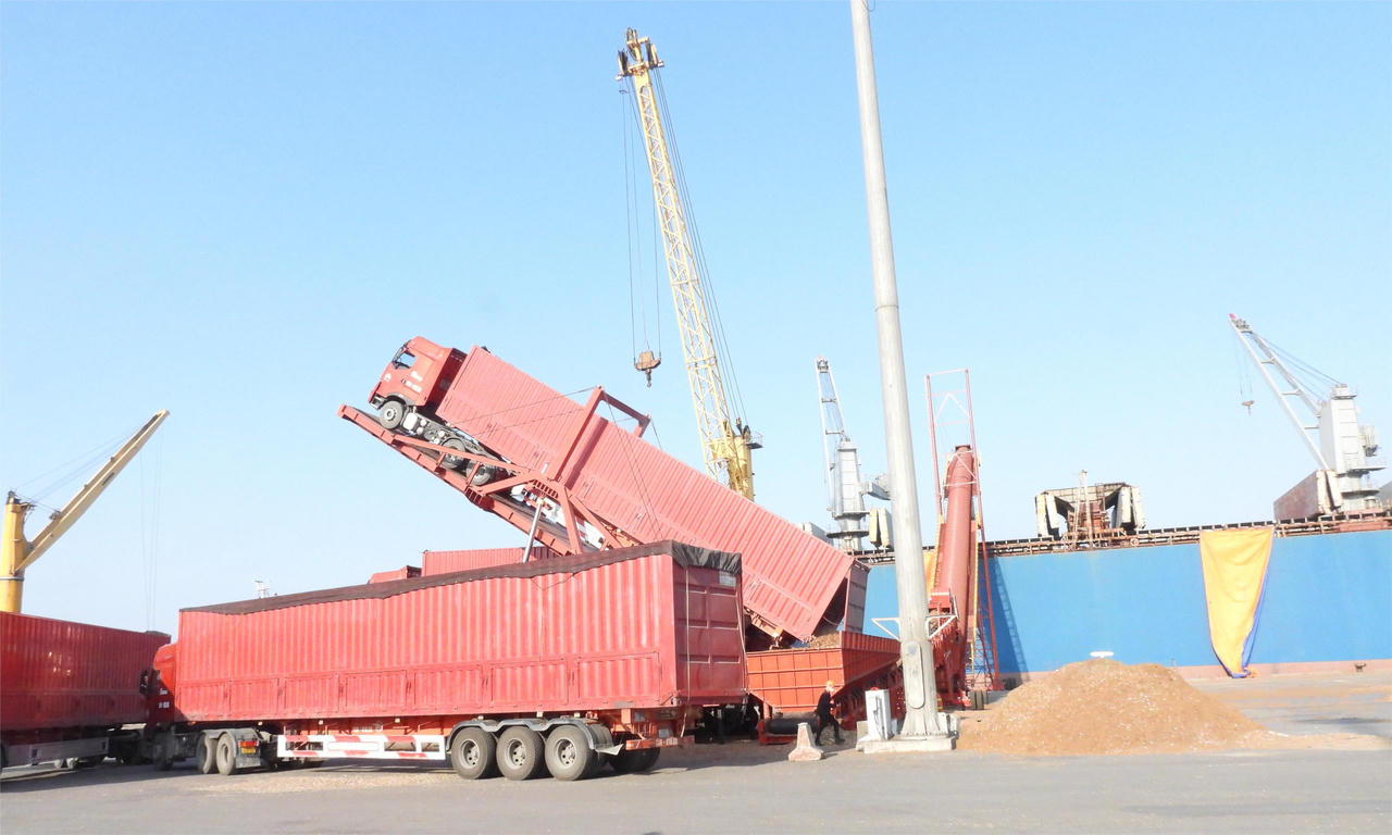 Cảng Cái Lân (Quảng Ninh) thông quan gần 190.000 tấn hàng rời dịp Tết Ất Tỵ 2025 