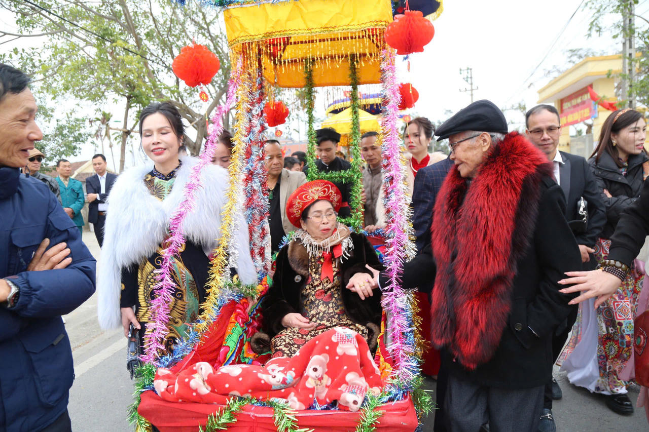 Lễ rước người sống ở Đảo Hà Nam (Quảng Ninh)