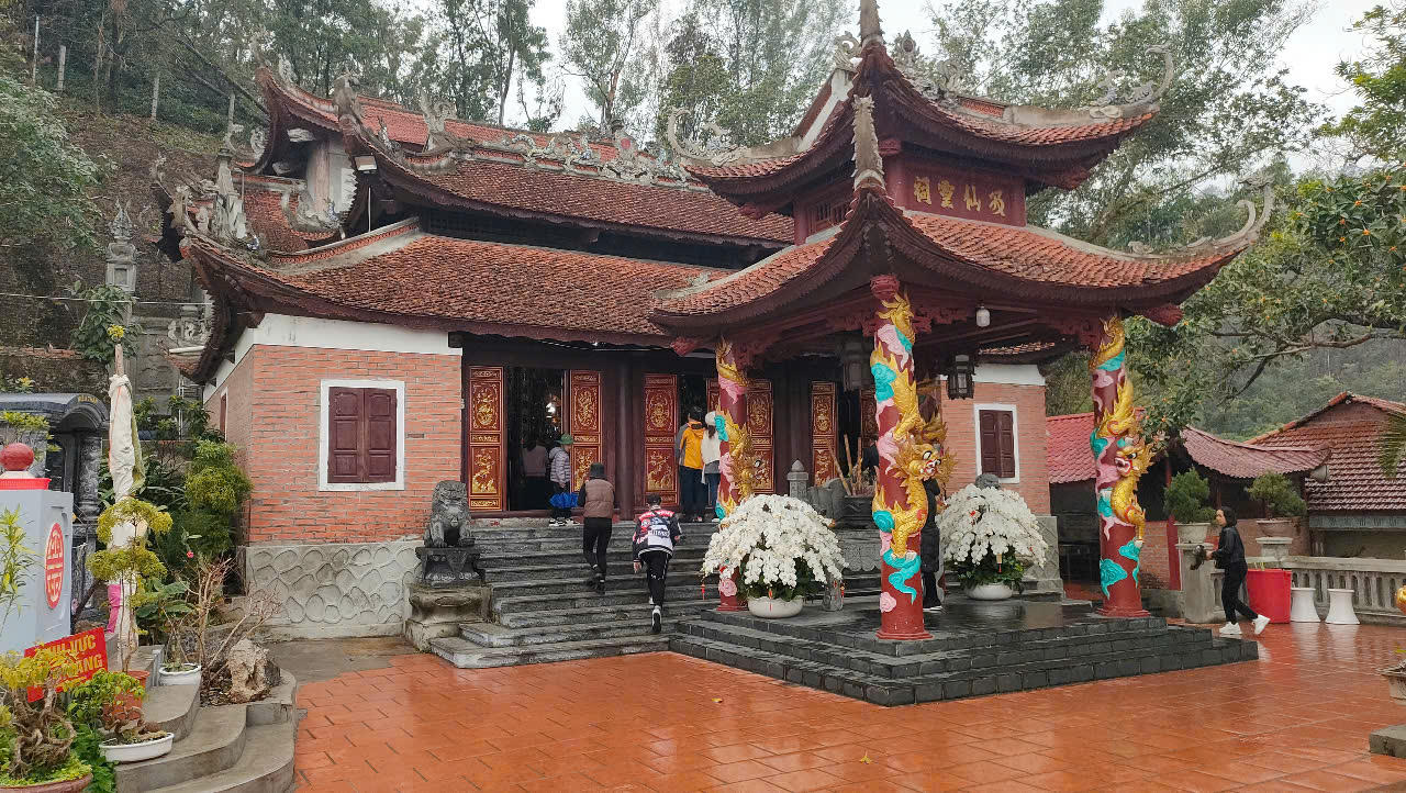 Hai ngôi đền nổi tiếng linh thiêng của vùng Đông Bắc, cần đến trong những ngày đầu Xuân