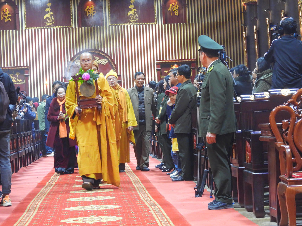 Hàng vạn Phật tử và du khách về với vùng đất thiêng Yên Tử trong ngày Khai hội