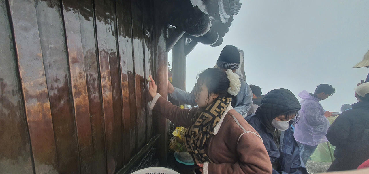 Hàng vạn Phật tử và du khách về với vùng đất thiêng Yên Tử trong ngày Khai hội