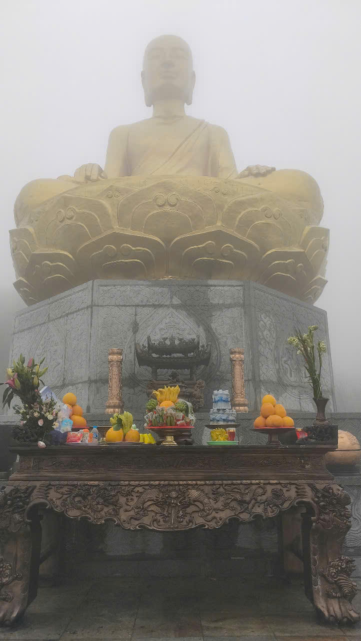 Hàng vạn Phật tử và du khách về với vùng đất thiêng Yên Tử trong ngày Khai hội