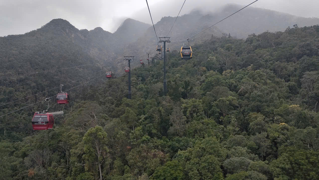 Hàng vạn Phật tử và du khách về với vùng đất thiêng Yên Tử trong ngày Khai hội