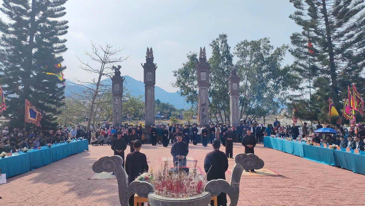 Rộn ràng Lễ hội đình Lục Nà (Bình Liêu)