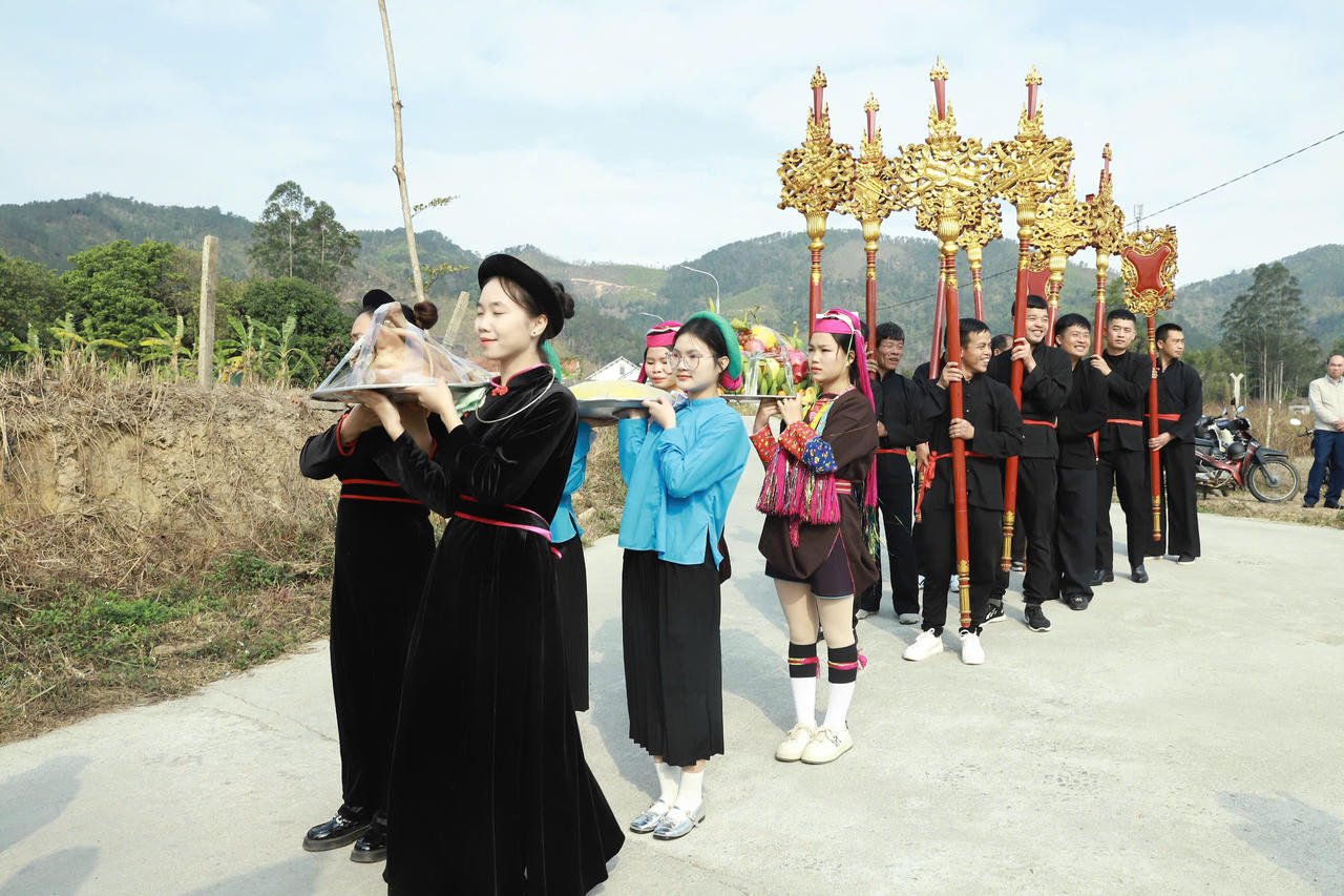 Rộn ràng Lễ hội đình Lục Nà (Bình Liêu)