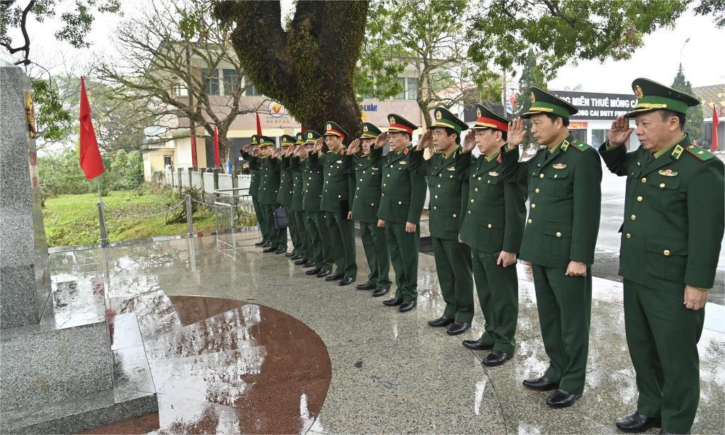 Thứ trưởng Bộ Quốc phòng kiểm tra công tác quản lý cửa khẩu, đối ngoại tại BĐBP Quảng Ninh