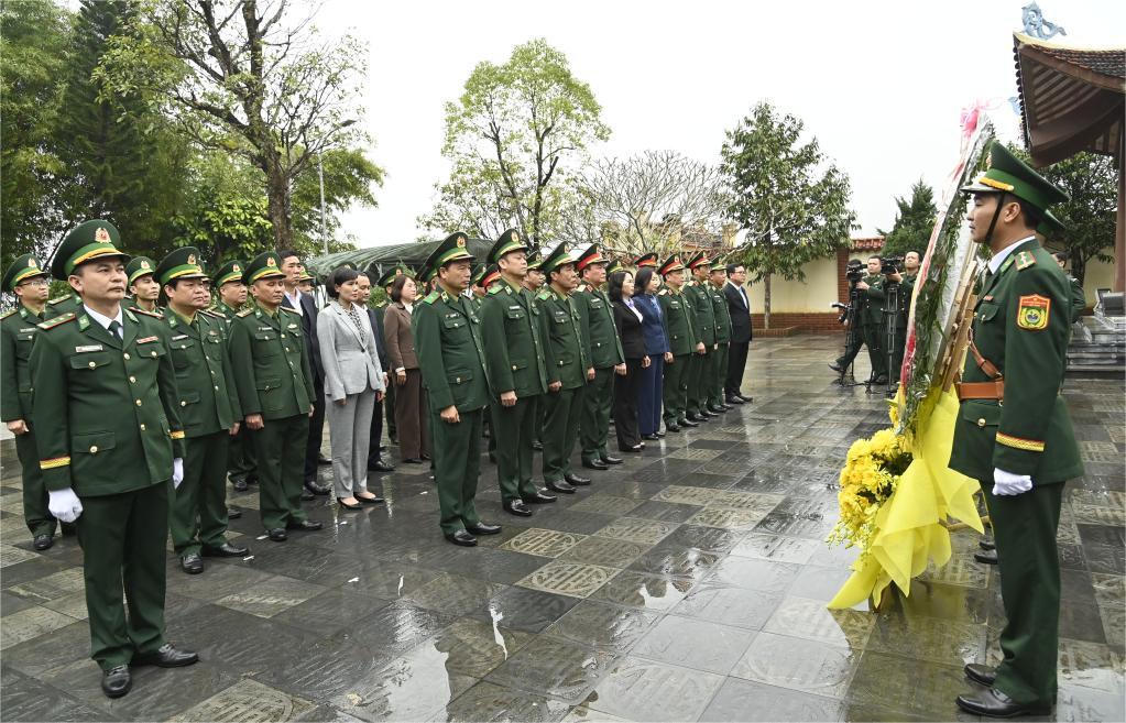 Thứ trưởng Bộ Quốc phòng kiểm tra công tác quản lý cửa khẩu, đối ngoại tại BĐBP Quảng Ninh