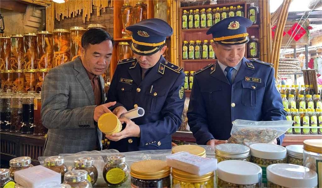 'Siết' quản lý thị trường mùa lễ hội tại Quảng Ninh