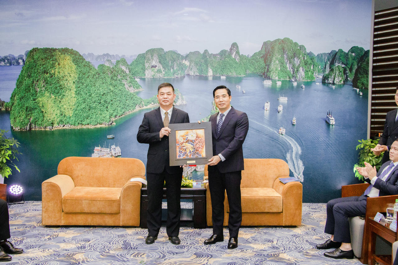 Giám đốc Công an Quảng Ninh tiếp xã giao Đoàn Đại biểu Công an Khu tự trị dân tộc Choang, Quảng Tây