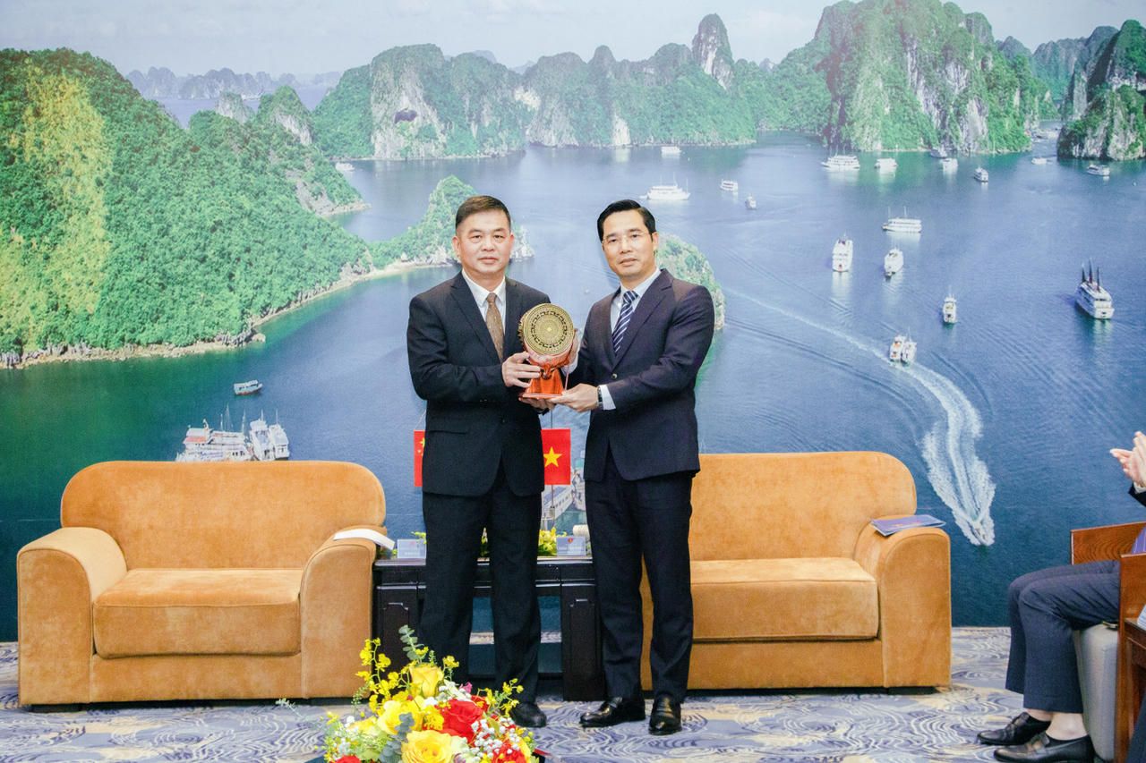 Giám đốc Công an Quảng Ninh tiếp xã giao Đoàn Đại biểu Công an Khu tự trị dân tộc Choang, Quảng Tây