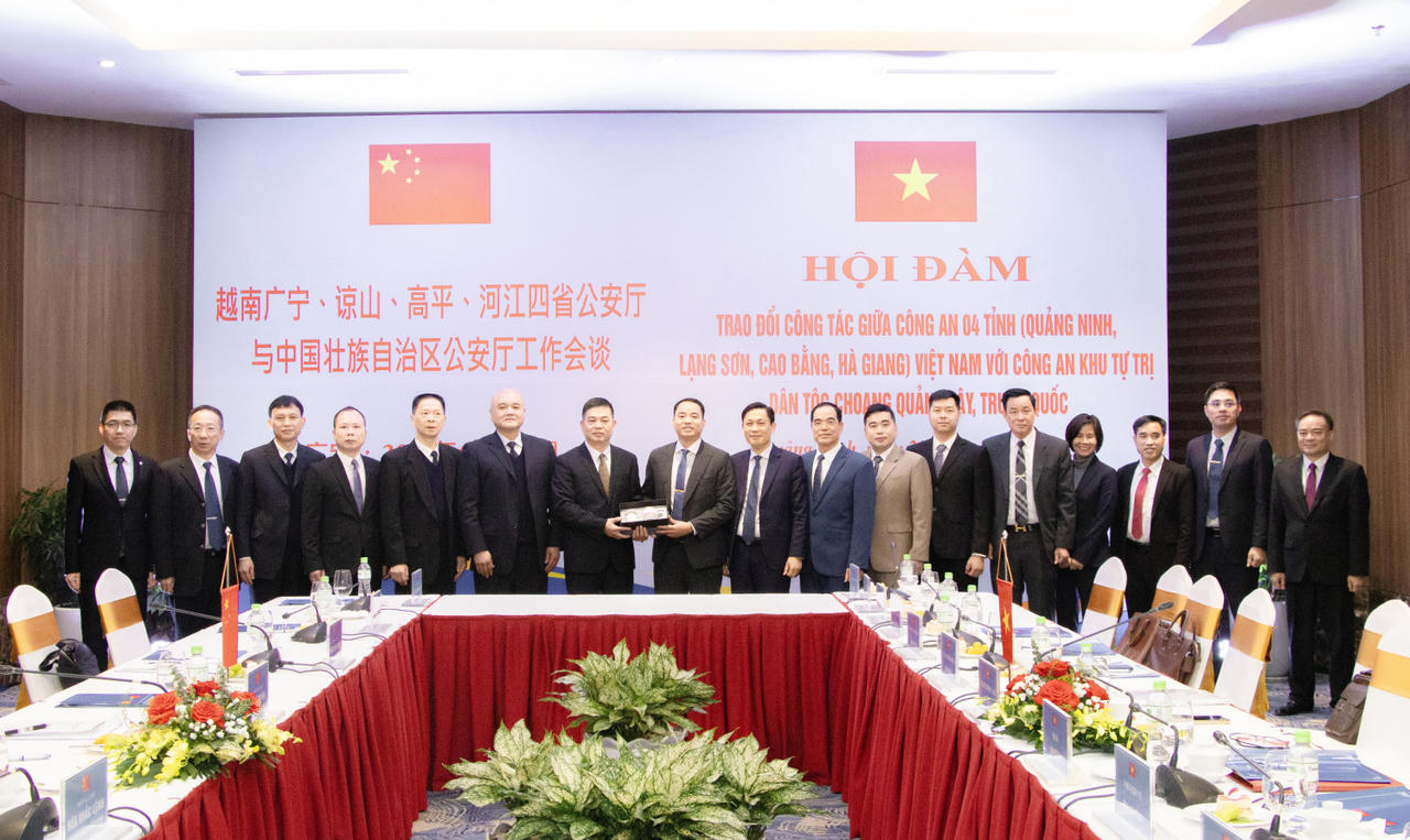 Hội đàm về công tác phòng chống khủng bố và ngăn chặn xuất nhập cảnh trái phép