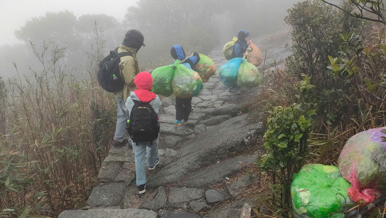 Mưu sinh ở lưng chừng trời nơi vùng đất thiêng Yên Tử